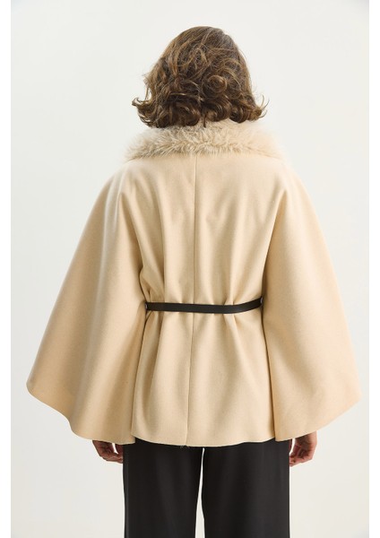 Kadın Peluş Yaka Detaylı Kemerli Kaşe Panço