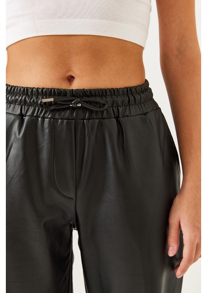 Kadın Bel ve Paça Lastikli Deri Pantolon modelleri