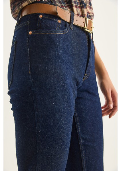 Kadın Kemer Detaylı Yarım Ispanyol Paça Likralı Denim Pantolon