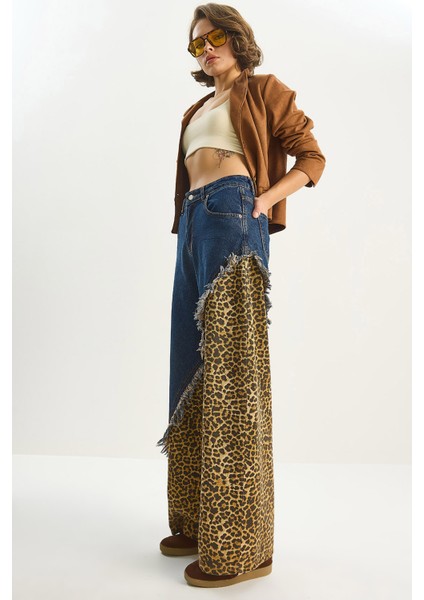 Kadın Asimetrik Leopar Detaylı Wide Leg Denim Pantolon