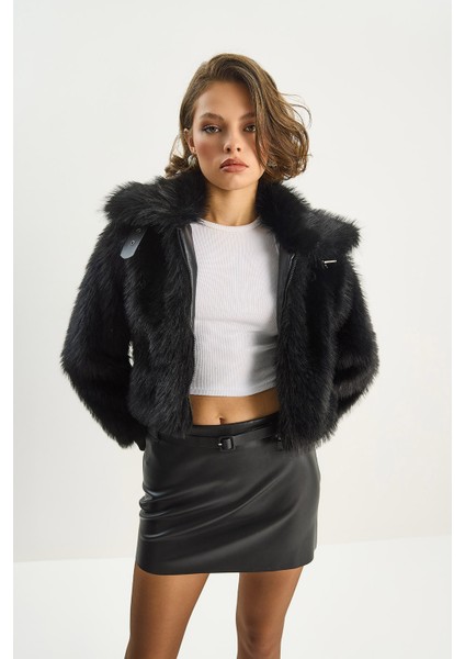 Kadın Yakası Aksesuar Detaylı Fermuarlı Kolları Ribanalı Suni Kürk Ceket fırsatları