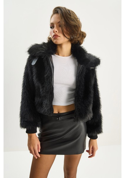Kadın Yakası Aksesuar Detaylı Fermuarlı Kolları Ribanalı Suni Kürk Ceket indirimleri