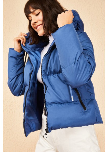 Kadın Kapüşonlu Şişme Mont modelleri