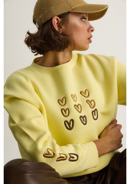 Kadın Üç Iplik Şardonlu Kalp Baskılı Sweatshirt fiyatları