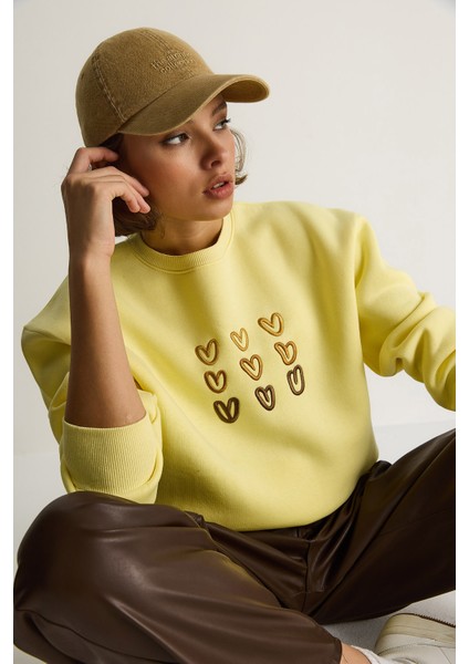 Kadın Üç Iplik Şardonlu Kalp Baskılı Sweatshirt modelleri