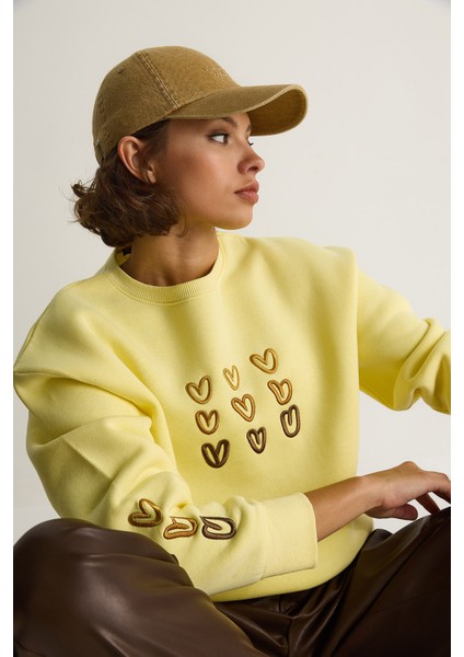 Kadın Üç Iplik Şardonlu Kalp Baskılı Sweatshirt fırsatları