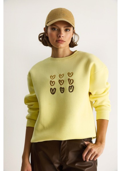 Kadın Üç Iplik Şardonlu Kalp Baskılı Sweatshirt indirimleri