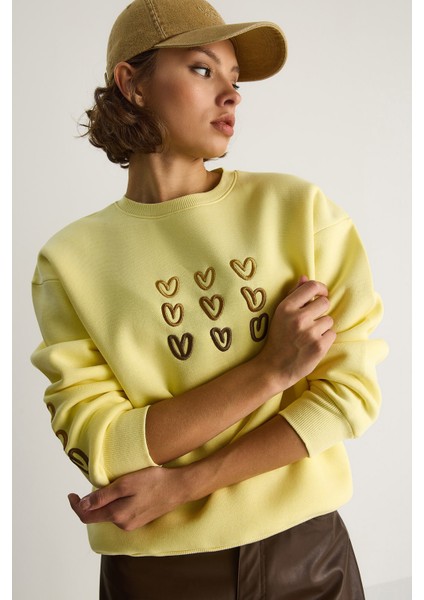 Kadın Üç Iplik Şardonlu Kalp Baskılı Sweatshirt