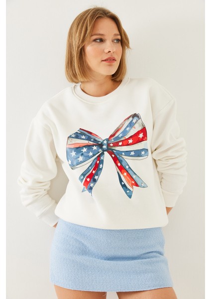 Kadın Renkli Kelebek Baskılı Sweatshirt indirimleri