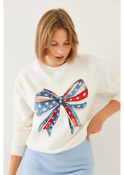 Kadın Renkli Kelebek Baskılı Sweatshirt