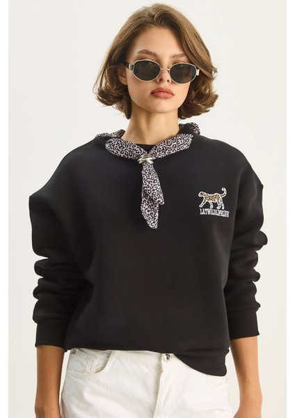 Kadın Fular Detaylı Leopar Nakışlı Üç Iplik Şardonlu Oversize Sweatshirt