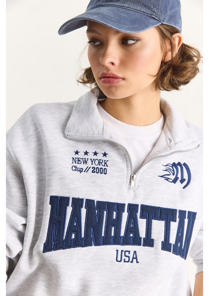 Kadın Nakışlı Yarım Fermuarlı Polo Yaka Şardonlu Oversize Sweatshirt indirimleri