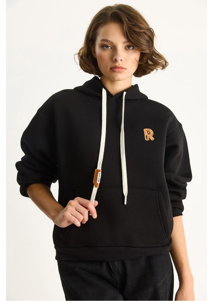 Kadın Nakış Işlemeli Kanguru Cepli Kapüşonlu Şardonlu Salaş Sweatshirt indirimleri