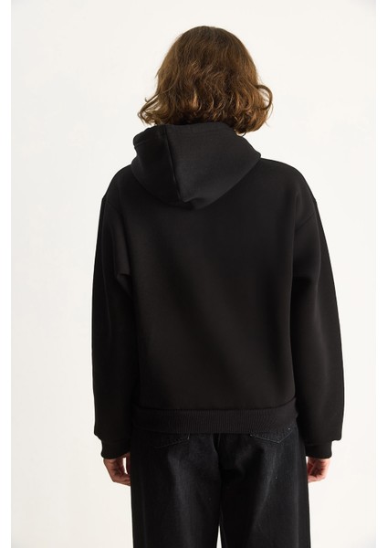 Kadın Nakış Işlemeli Kanguru Cepli Kapüşonlu Şardonlu Salaş Sweatshirt