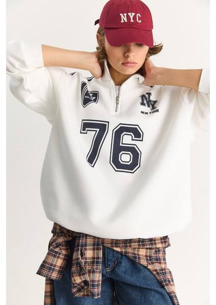 Kadın Üç Iplik Uzun Kollu Yarım Fermuarlı Dik Yaka Baskılı Sweatshirt fırsatları