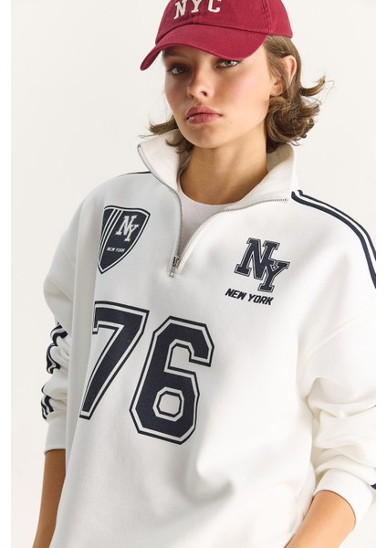 Kadın Üç Iplik Uzun Kollu Yarım Fermuarlı Dik Yaka Baskılı Sweatshirt