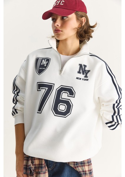 Kadın Üç Iplik Uzun Kollu Yarım Fermuarlı Dik Yaka Baskılı Sweatshirt