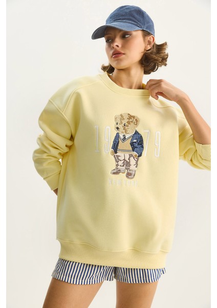 Kadın Bisiklet Yaka Teddy Nakış Detaylı Sweat fırsatları