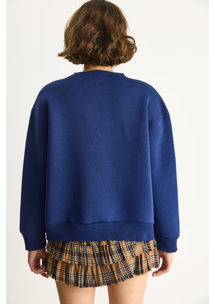 Kadın Bisiklet Yaka Kalp Nakışlı Şardonlu Üç Iplik Sweatshirt