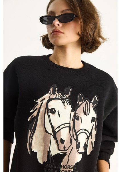 Kadın Bisiklet Yaka Dijital Cowboy Baskılı Salaş Sweatshirt fiyatları