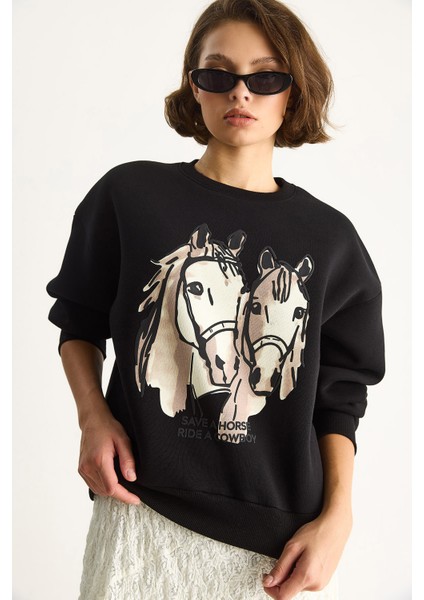 Kadın Bisiklet Yaka Dijital Cowboy Baskılı Salaş Sweatshirt modelleri