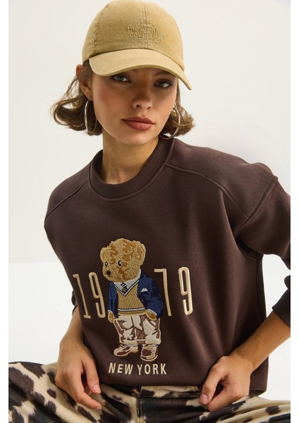 Kadın Bisiklet Yaka Teddy Nakış Detaylı Sweat fırsatları