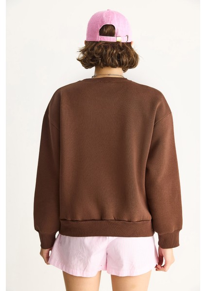 Kadın Bisiklet Yaka Kalp Nakışlı Şardonlu Üç Iplik Sweatshirt