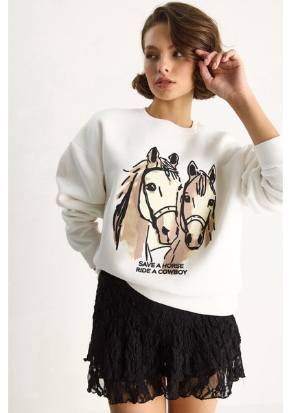 Kadın Bisiklet Yaka Dijital Cowboy Baskılı Salaş Sweatshirt fiyatları