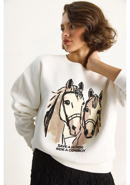 Kadın Bisiklet Yaka Dijital Cowboy Baskılı Salaş Sweatshirt modelleri