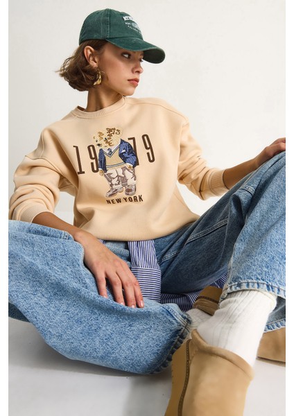 Kadın Bisiklet Yaka Teddy Nakış Detaylı Sweat fiyatları