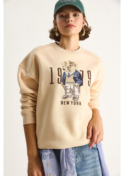 Kadın Bisiklet Yaka Teddy Nakış Detaylı Sweat modelleri