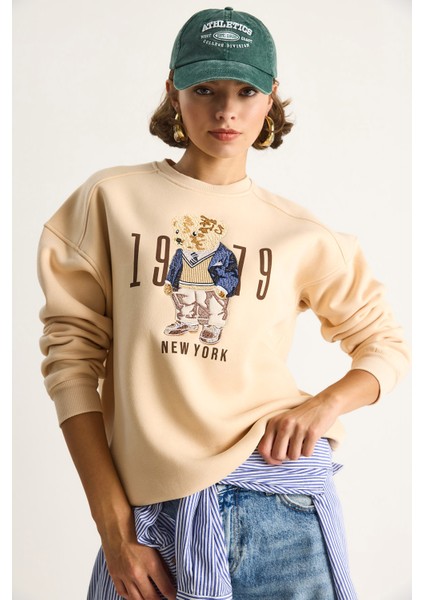 Kadın Bisiklet Yaka Teddy Nakış Detaylı Sweat fırsatları