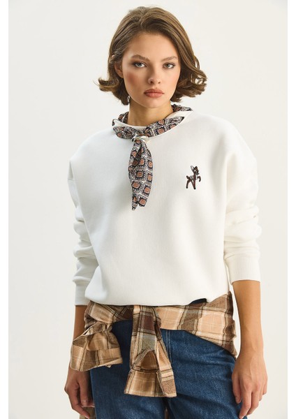 Kadın Fular Detaylı Ceylan Naıkışlı Üç Iplik Şardonlu Oversize Sweatshirt fiyatları