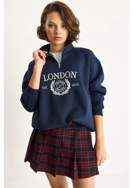 Kadın London Işlemeli Dik Yaka Fermuar Detaylı Şardonlu Oversize Sweatshirt modelleri