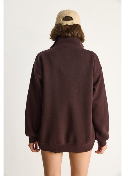Kadın Fermuarlı Dik Yaka Işlemeli Üç Iplik Şardonlu Oversize Sweatshirt
