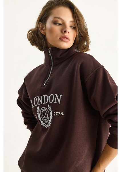 Kadın London Işlemeli Dik Yaka Fermuar Detaylı Şardonlu Oversize Sweatshirt indirimleri