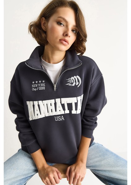 Kadın Nakışlı Yarım Fermuarlı Polo Yaka Şardonlu Oversize Sweatshirt