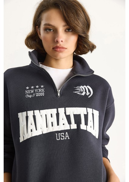 Kadın Nakışlı Yarım Fermuarlı Polo Yaka Şardonlu Oversize Sweatshirt indirimleri