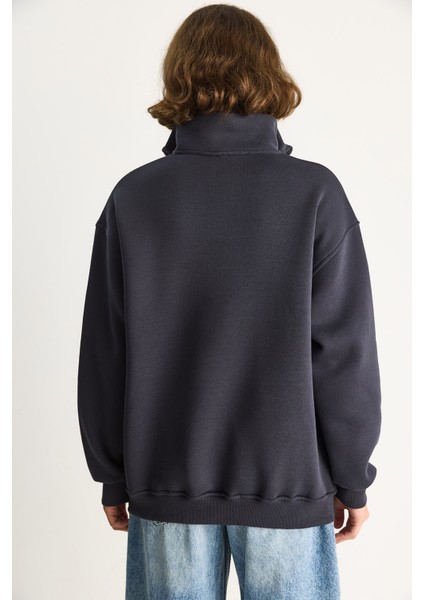 Kadın Nakışlı Yarım Fermuarlı Polo Yaka Şardonlu Oversize Sweatshirt