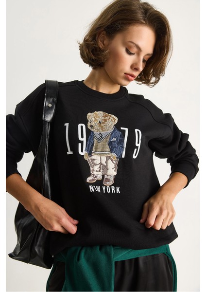 Kadın Bisiklet Yaka Teddy Nakış Detaylı Sweat modelleri