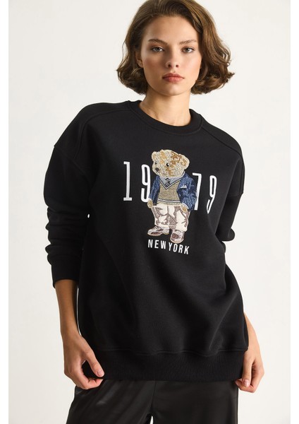 Kadın Bisiklet Yaka Teddy Nakış Detaylı Sweat fırsatları