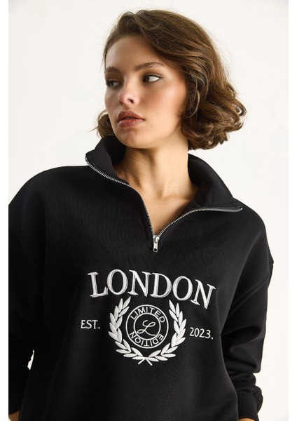 Kadın London Işlemeli Dik Yaka Fermuar Detaylı Şardonlu Oversize Sweatshirt indirimleri