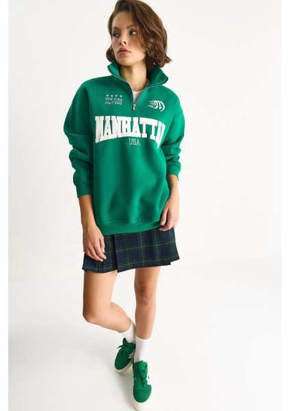 Kadın Nakışlı Yarım Fermuarlı Polo Yaka Şardonlu Oversize Sweatshirt