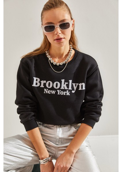 Kadın Baskılı Üç Iplik Crop Sweatshirt modelleri