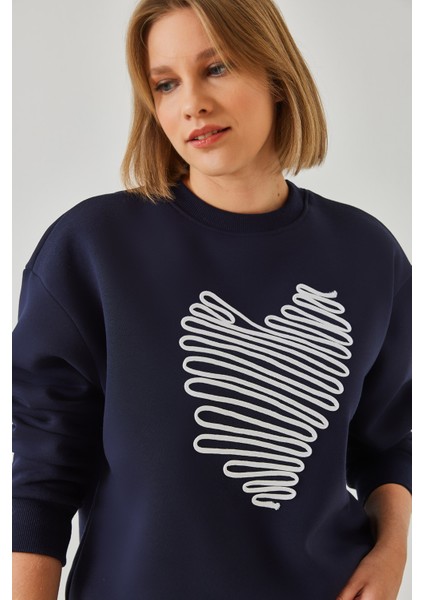 Kadın Kalp Nakışlı Sweatshirt