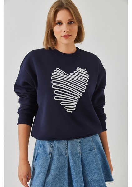 Kadın Kalp Nakışlı Sweatshirt fırsatları