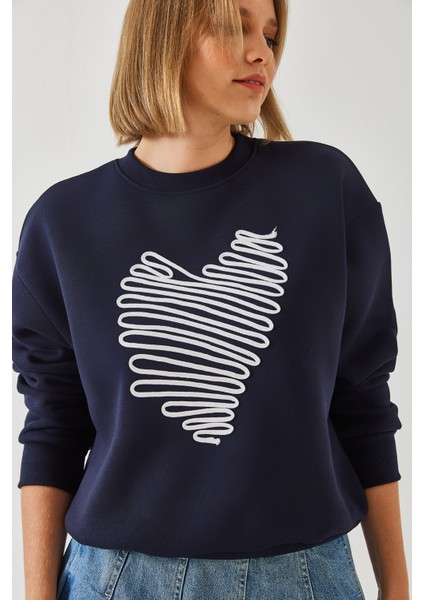 Kadın Kalp Nakışlı Sweatshirt