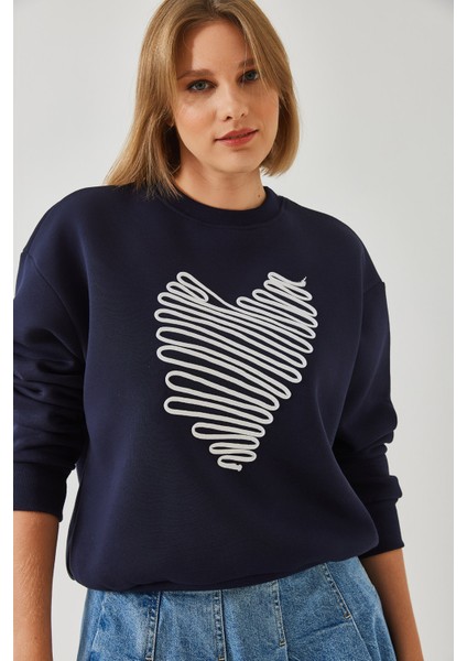 Kadın Kalp Nakışlı Sweatshirt