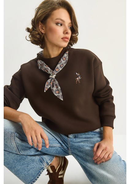 Kadın Fular Detaylı Ceylan Naıkışlı Üç Iplik Şardonlu Oversize Sweatshirt