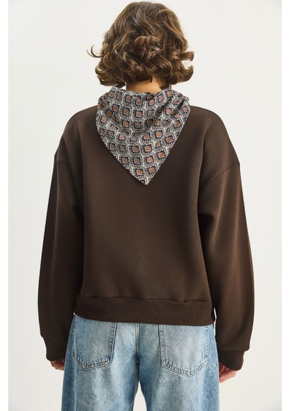 Kadın Fular Detaylı Ceylan Naıkışlı Üç Iplik Şardonlu Oversize Sweatshirt